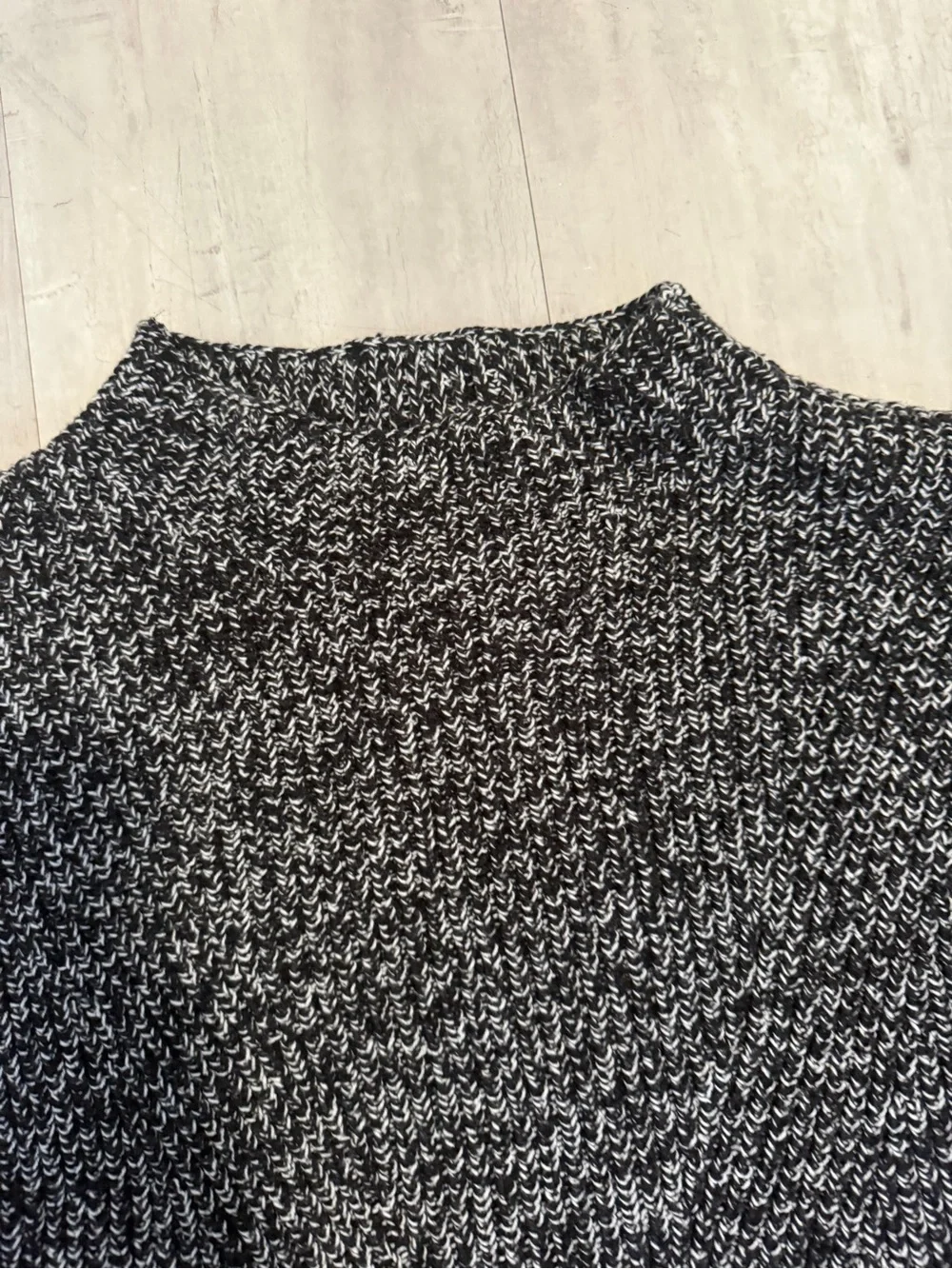 Women's Black & White Marled Knit Sleeveless Sweater